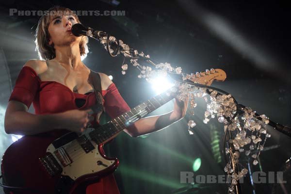 THE JOY FORMIDABLE - 2013-02-12 - PARIS - La Maroquinerie - Rhiannon Bryan